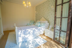 Torba’da yeni tamamlanmış, havuzlu villa