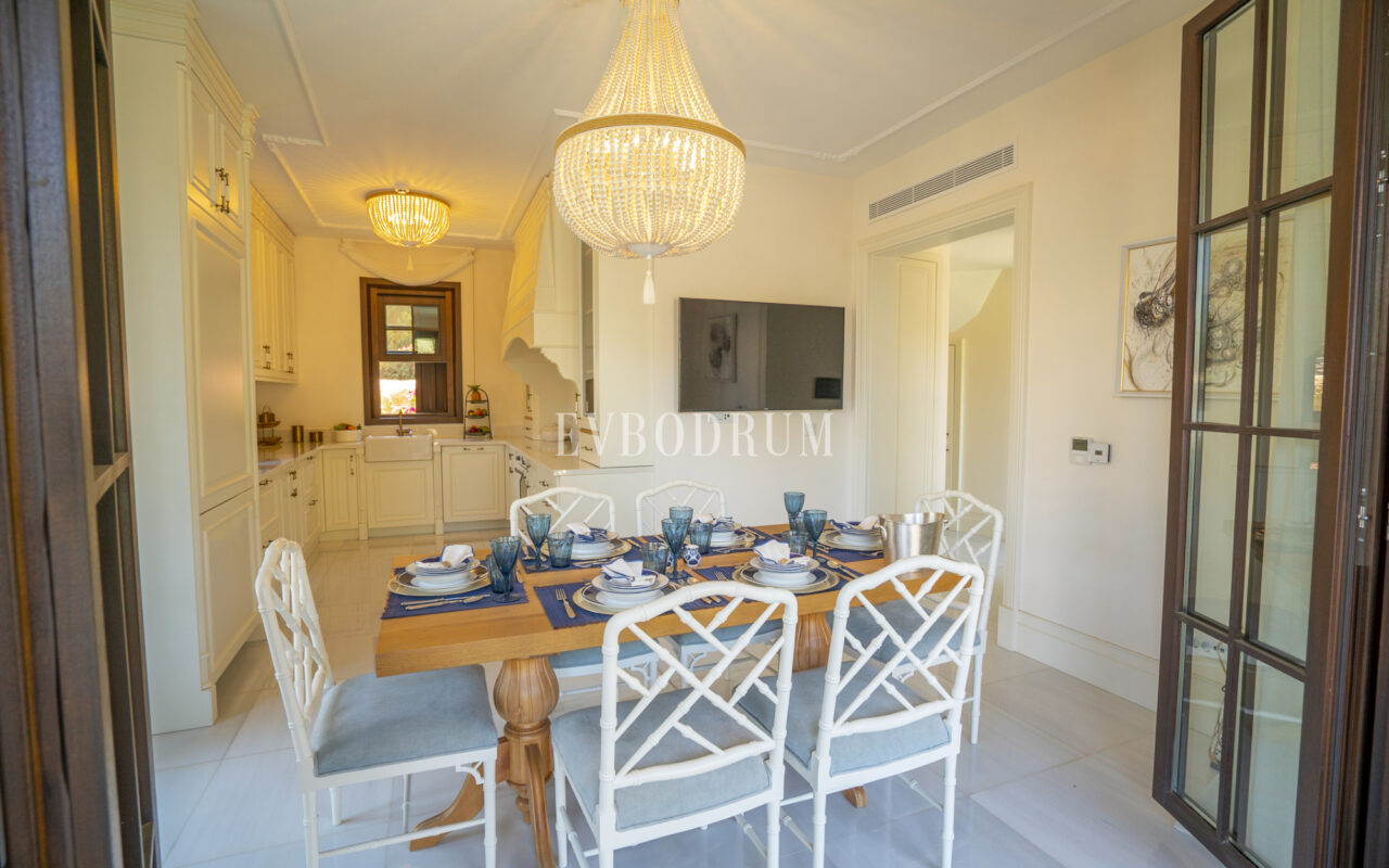 Torba’da yeni tamamlanmış, havuzlu villa