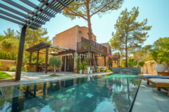 Torba’da yeni tamamlanmış, havuzlu villa