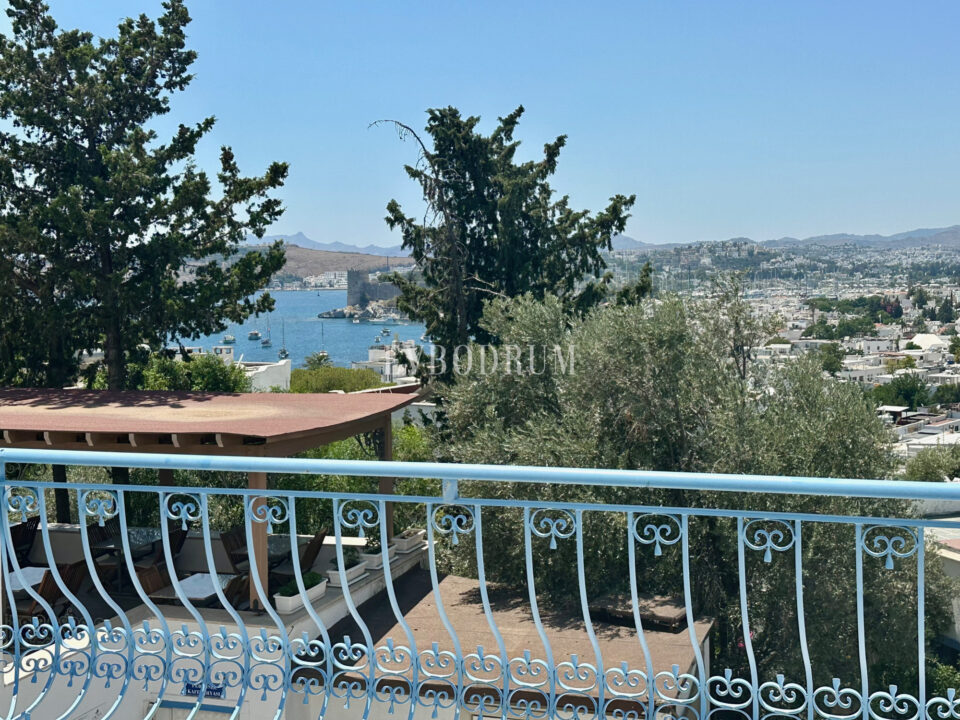 Bodrum’un kalbinde teraslı, orijinal Bodrum evi