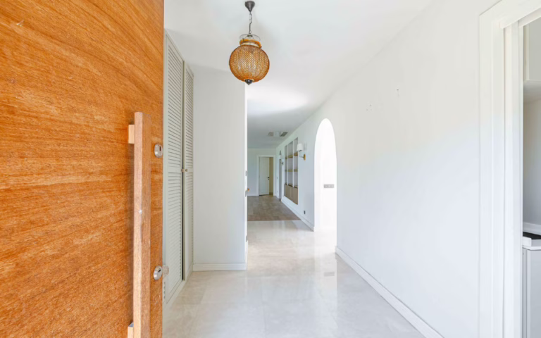 Bodrum Merkez’de Geniş Bahçeli, Deniz Manzaralı Tek Katlı Villa – Screen Shot At ..