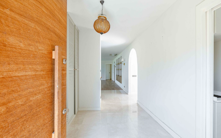 Bodrum Merkez’de Geniş Bahçeli, Deniz Manzaralı Tek Katlı Villa – Screen Shot At ..