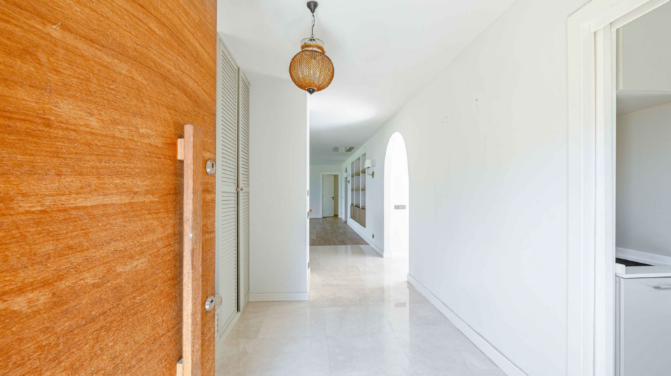 Bodrum Merkez’de Geniş Bahçeli, Deniz Manzaralı Tek Katlı Villa