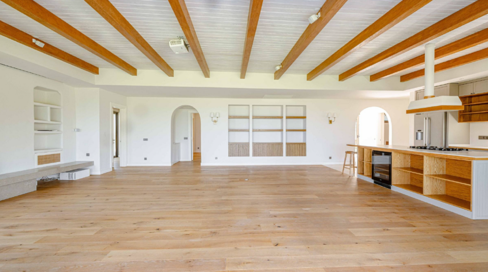 Bodrum Merkez’de Geniş Bahçeli, Deniz Manzaralı Tek Katlı Villa