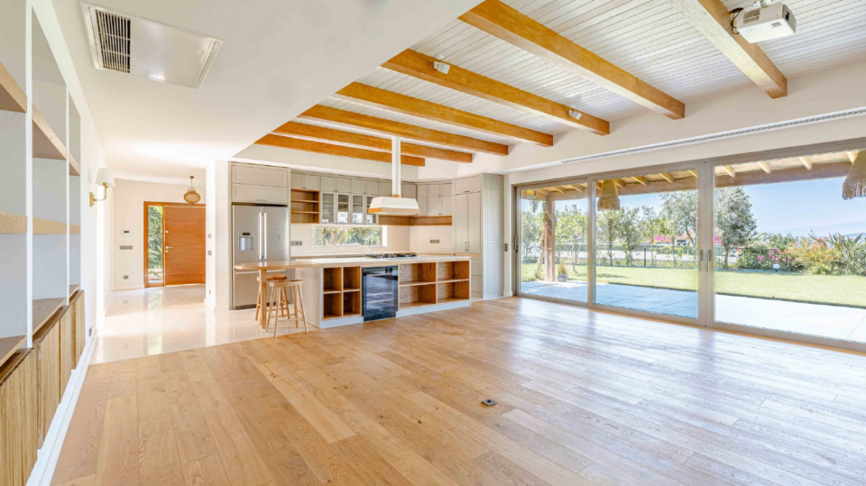 Bodrum Merkez’de Geniş Bahçeli, Deniz Manzaralı Tek Katlı Villa