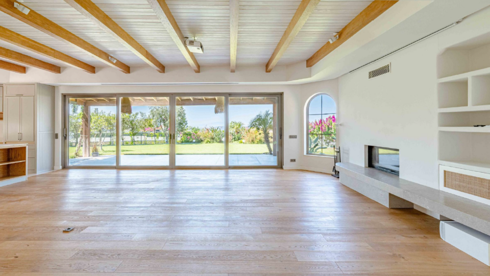 Bodrum Merkez’de Geniş Bahçeli, Deniz Manzaralı Tek Katlı Villa