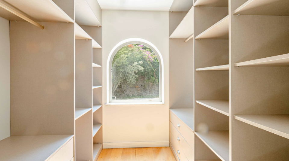 Bodrum Merkez’de Geniş Bahçeli, Deniz Manzaralı Tek Katlı Villa