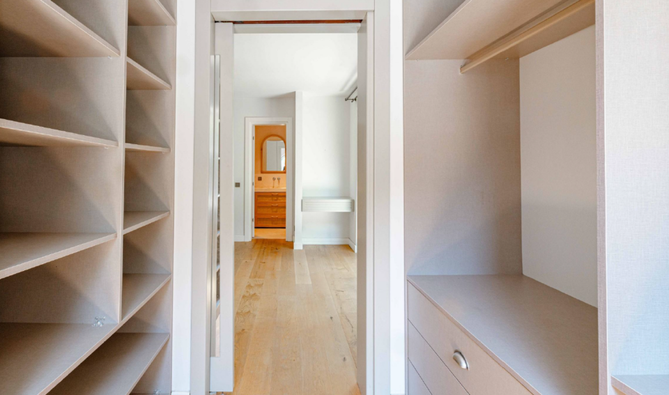 Bodrum Merkez’de Geniş Bahçeli, Deniz Manzaralı Tek Katlı Villa