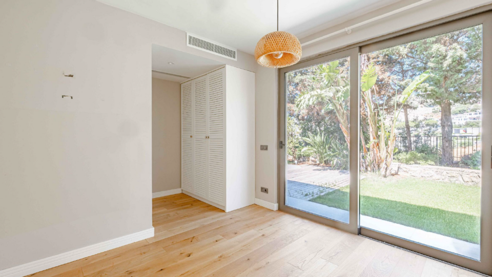 Bodrum Merkez’de Geniş Bahçeli, Deniz Manzaralı Tek Katlı Villa