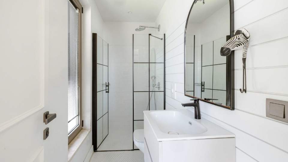 Bodrum Merkez’de Geniş Bahçeli, Deniz Manzaralı Tek Katlı Villa