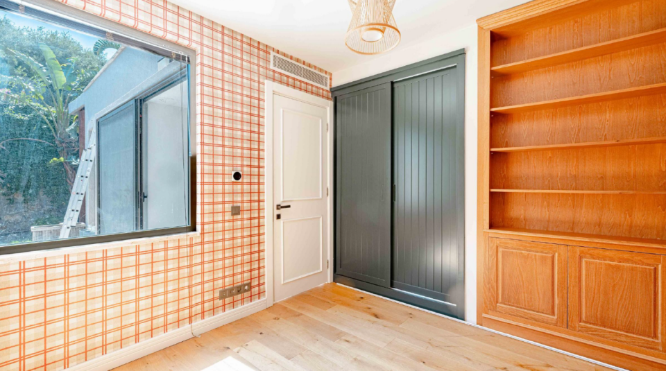 Bodrum Merkez’de Geniş Bahçeli, Deniz Manzaralı Tek Katlı Villa