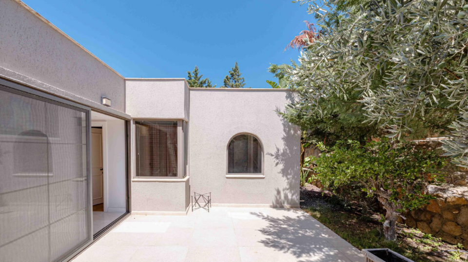 Bodrum Merkez’de Geniş Bahçeli, Deniz Manzaralı Tek Katlı Villa