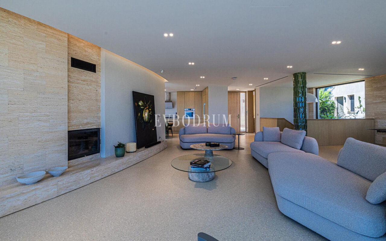 Bodrum Koyu ve Kaleye Hakim Manzarasıyla Sofistike Şehir Yaşamı