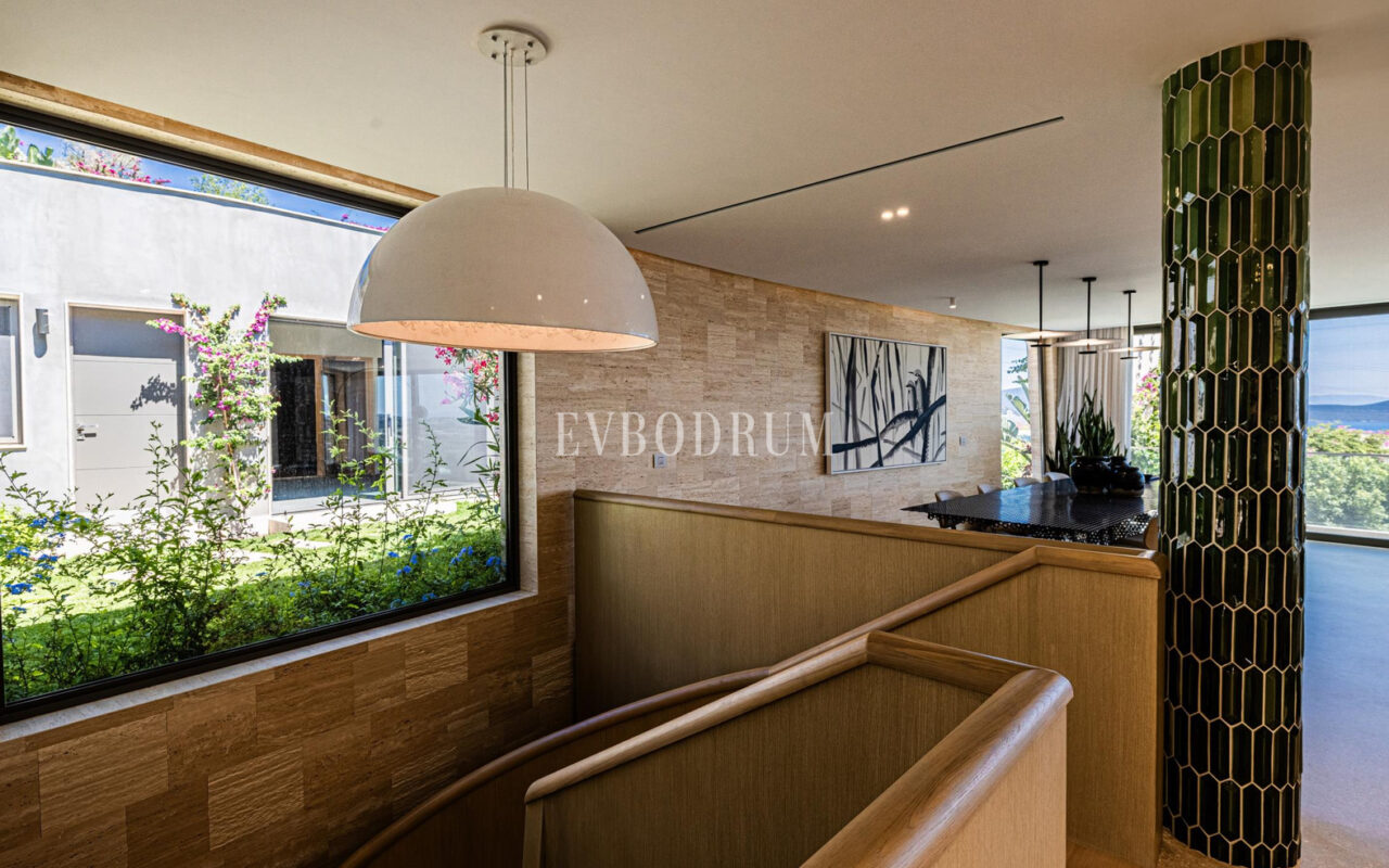 Bodrum Koyu ve Kaleye Hakim Manzarasıyla Sofistike Şehir Yaşamı