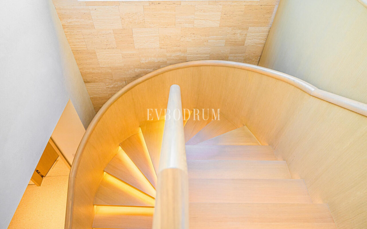 Bodrum Koyu ve Kaleye Hakim Manzarasıyla Sofistike Şehir Yaşamı