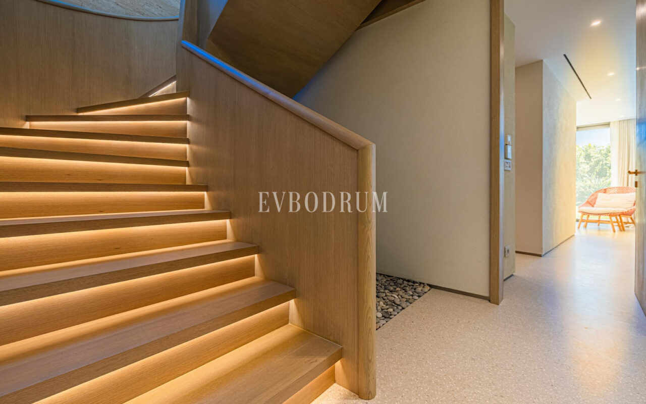 Bodrum Koyu ve Kaleye Hakim Manzarasıyla Sofistike Şehir Yaşamı