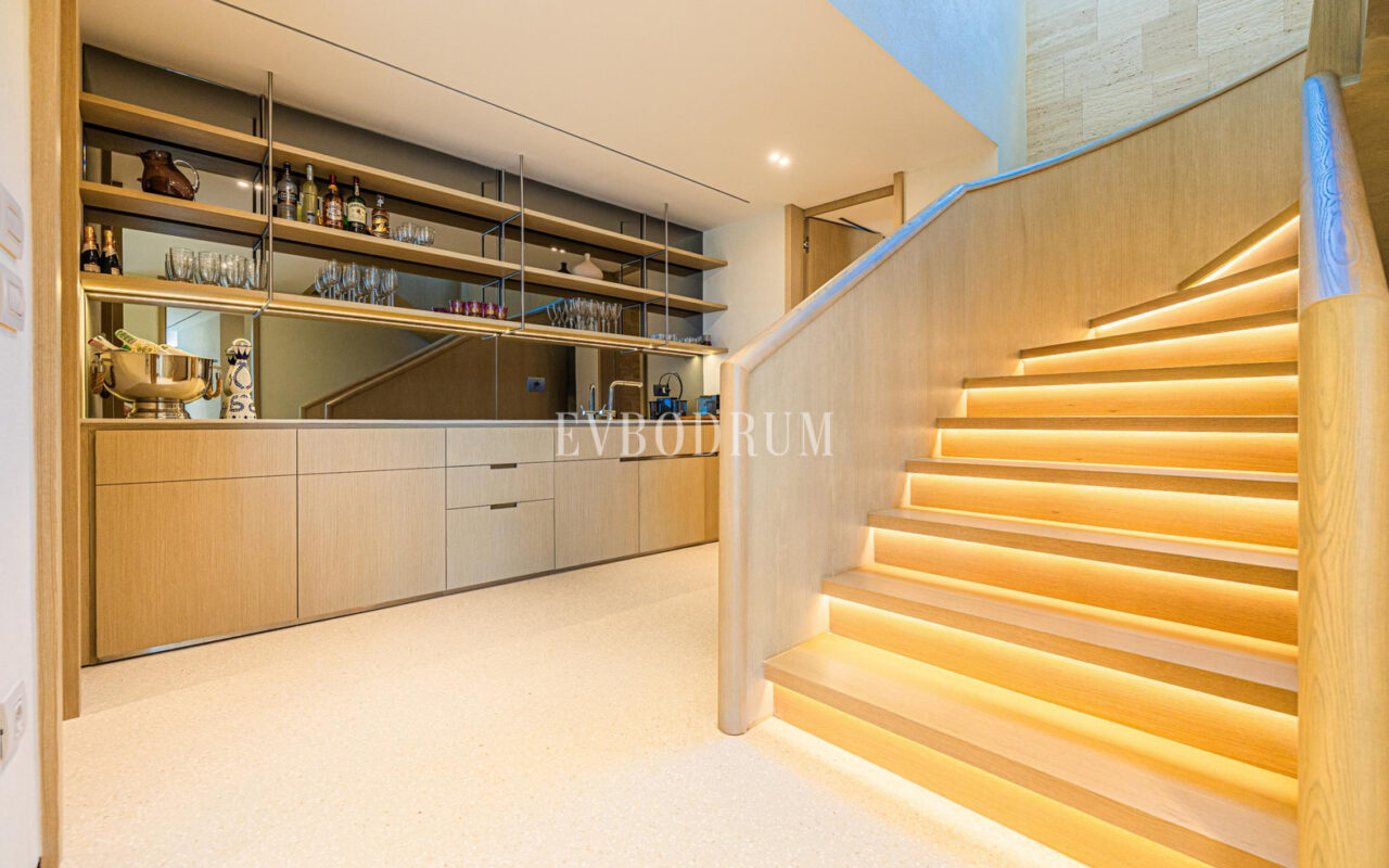 Bodrum Koyu ve Kaleye Hakim Manzarasıyla Sofistike Şehir Yaşamı