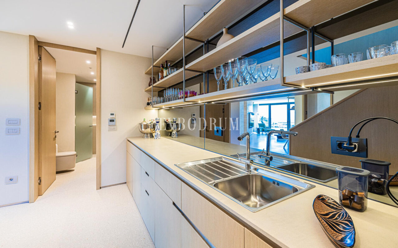 Bodrum Koyu ve Kaleye Hakim Manzarasıyla Sofistike Şehir Yaşamı