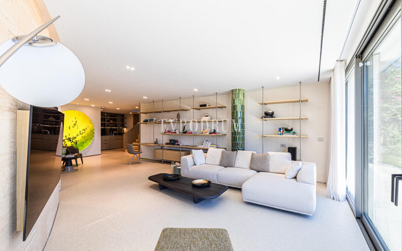 Bodrum Koyu ve Kaleye Hakim Manzarasıyla Sofistike Şehir Yaşamı