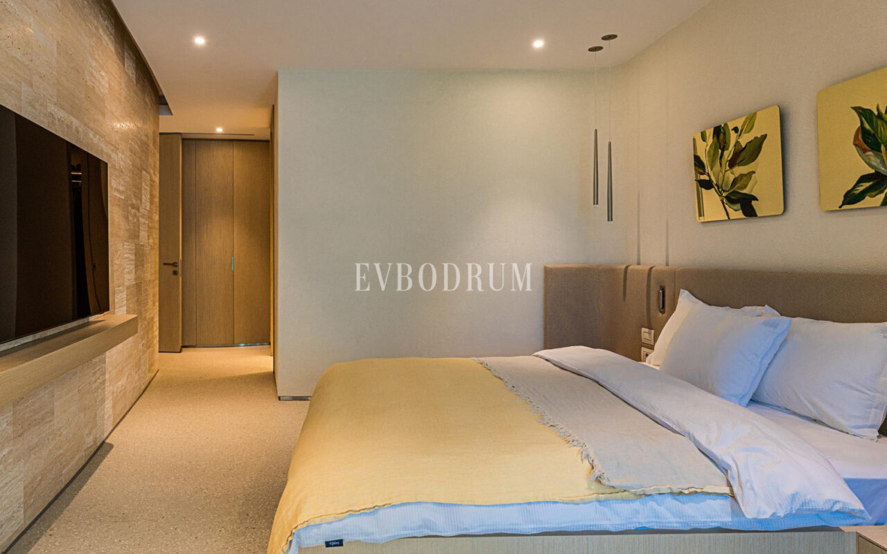 Bodrum Koyu ve Kaleye Hakim Manzarasıyla Sofistike Şehir Yaşamı