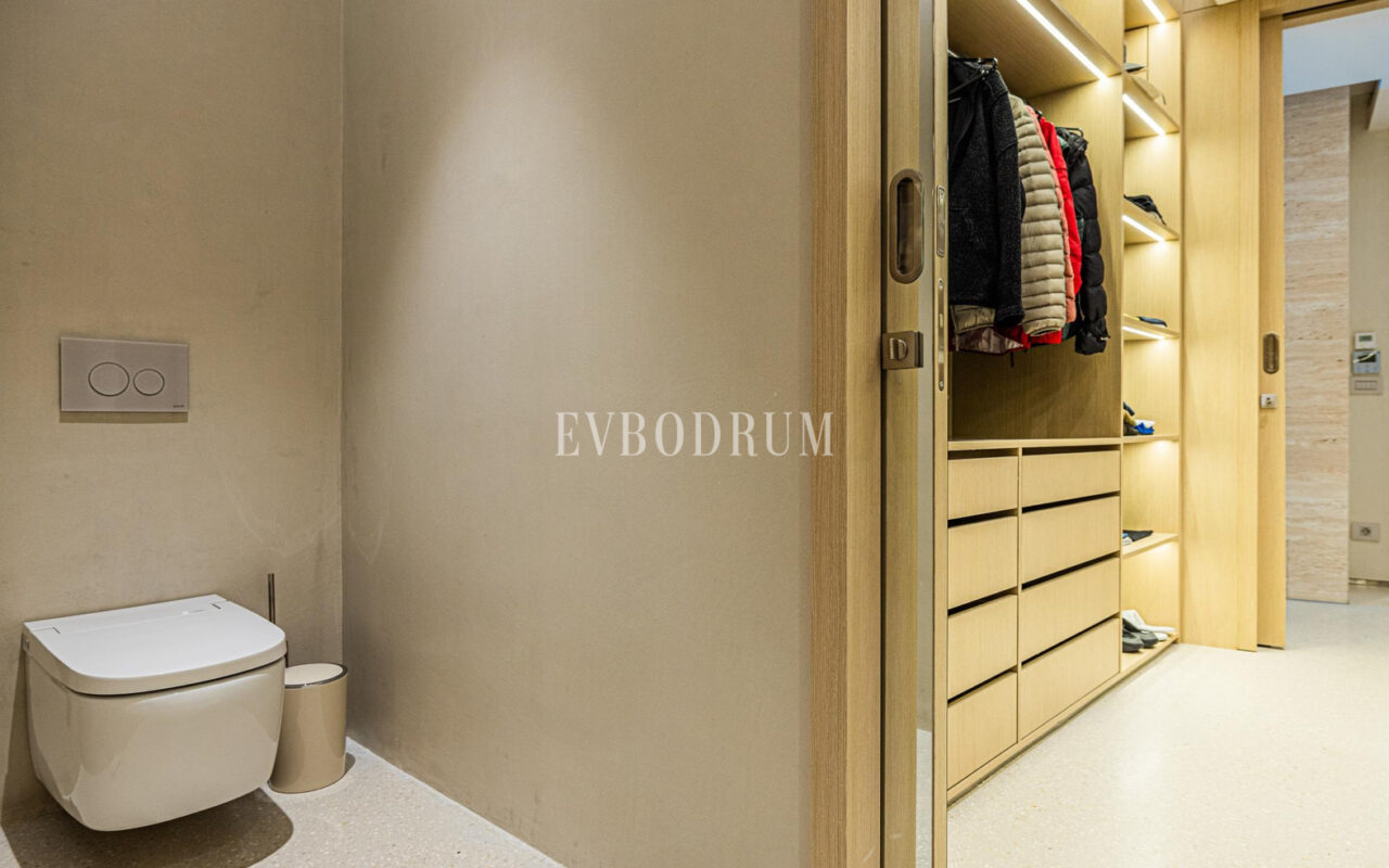 Bodrum Koyu ve Kaleye Hakim Manzarasıyla Sofistike Şehir Yaşamı