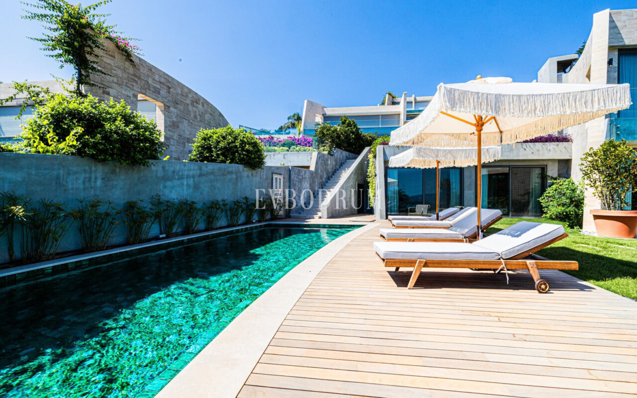 Bodrum Koyu ve Kaleye Hakim Manzarasıyla Sofistike Şehir Yaşamı