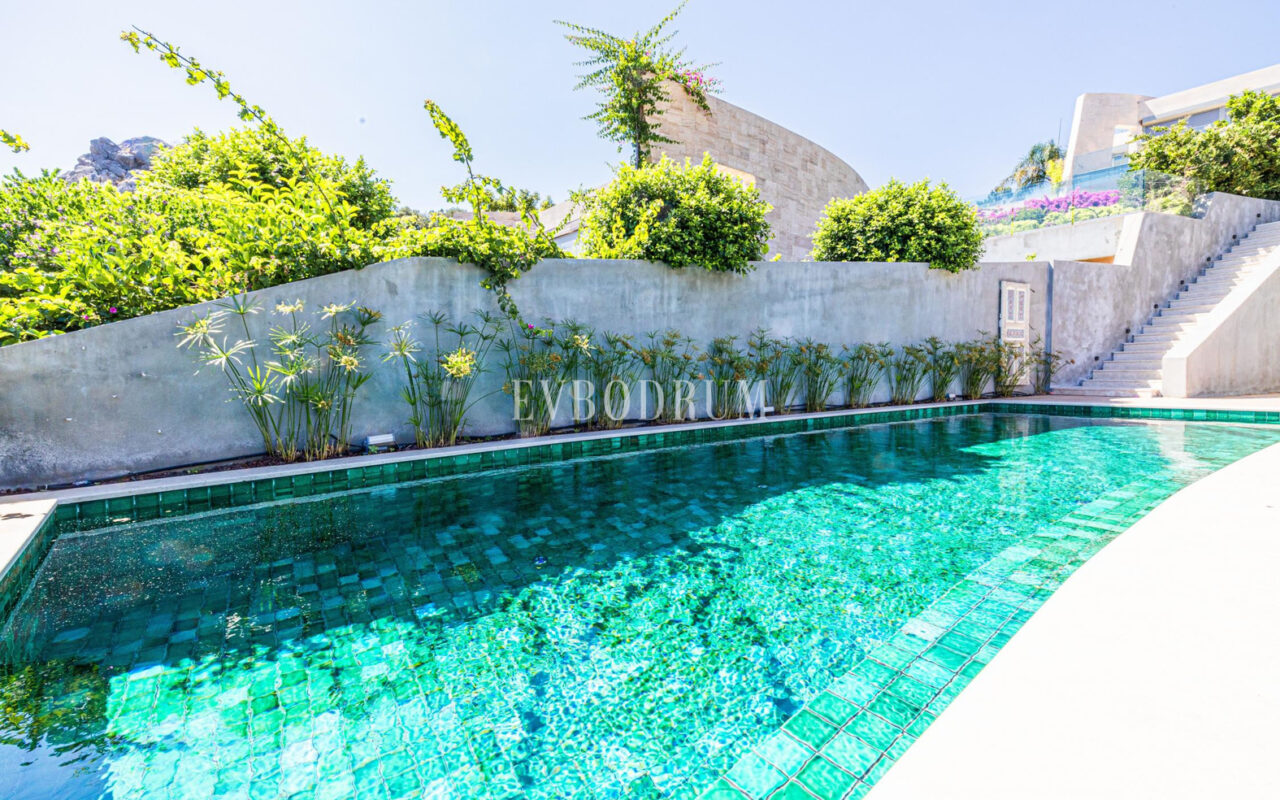 Bodrum Koyu ve Kaleye Hakim Manzarasıyla Sofistike Şehir Yaşamı