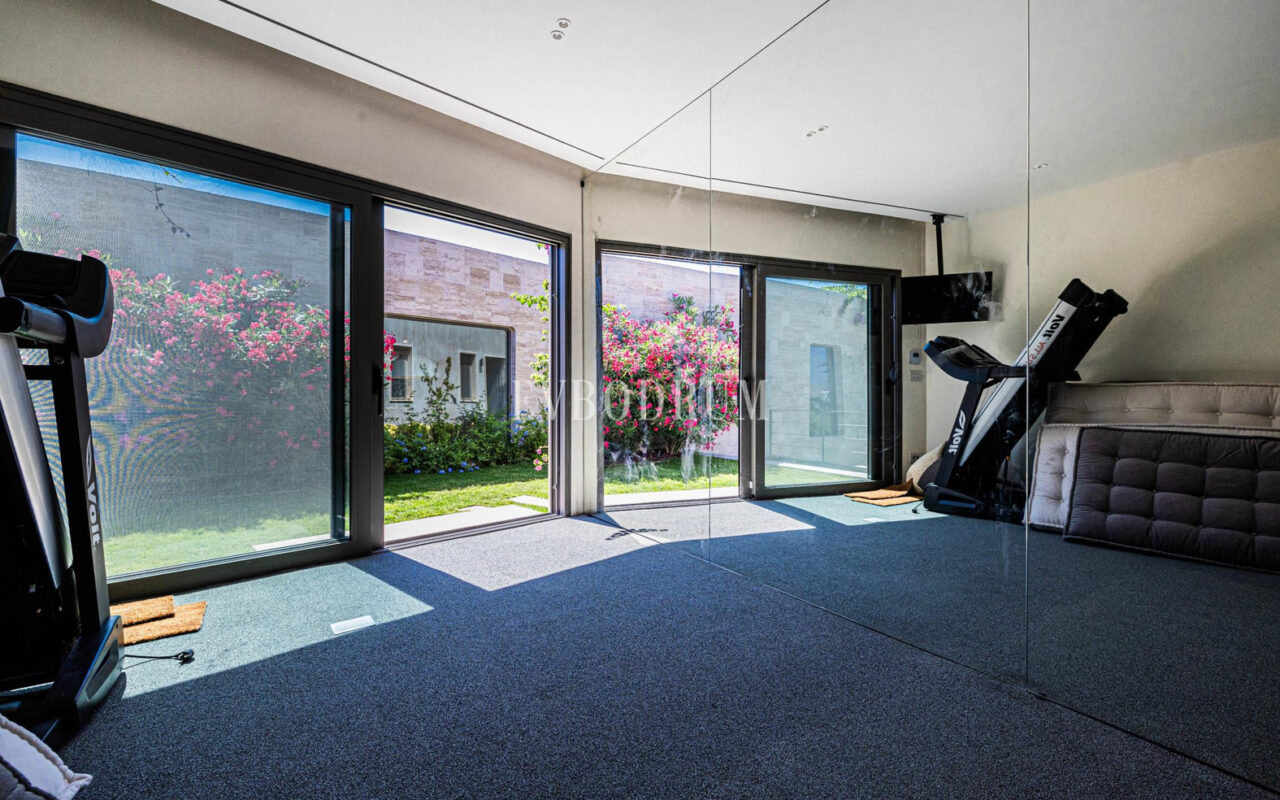 Bodrum Koyu ve Kaleye Hakim Manzarasıyla Sofistike Şehir Yaşamı