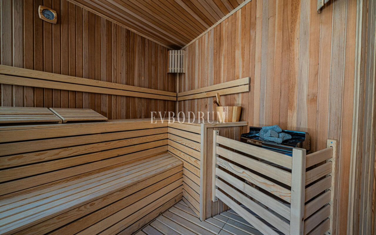 Bodrum Koyu ve Kaleye Hakim Manzarasıyla Sofistike Şehir Yaşamı