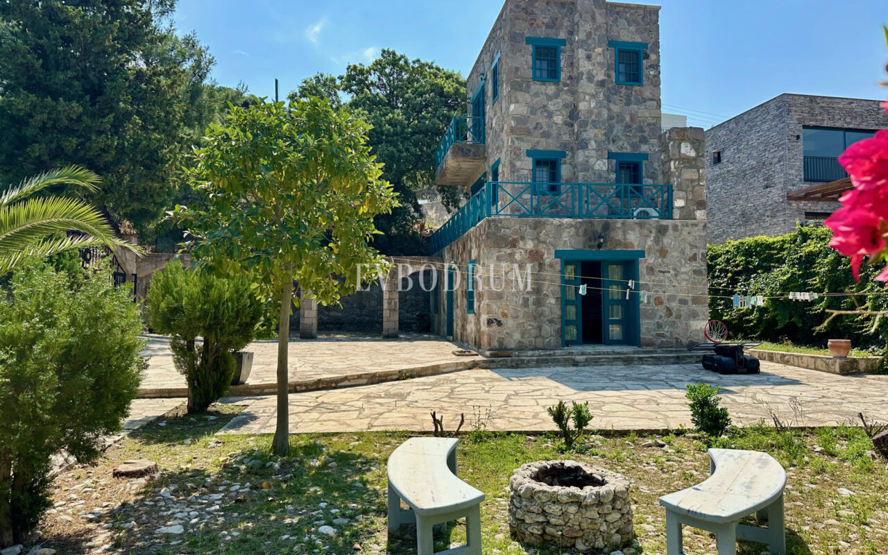 Türkbükü'nde Taş Ev, Misafir Evi ve Havuz