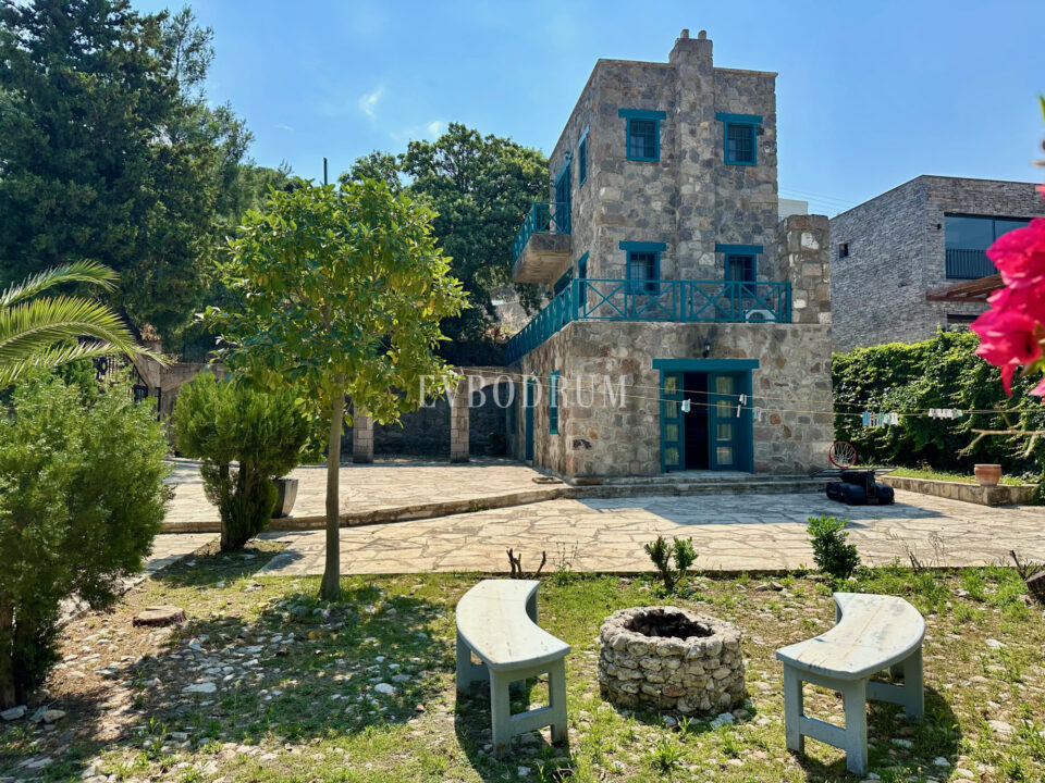 Türkbükü'nde Taş Ev, Misafir Evi ve Havuz – Stone House With Pool And Guest House In Turkbuku