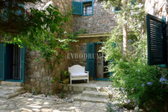 Türkbükü'nde Taş Ev, Misafir Evi ve Havuz