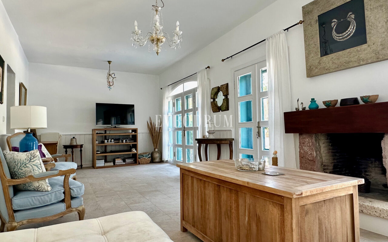 Türkbükü'nde Taş Ev, Misafir Evi ve Havuz