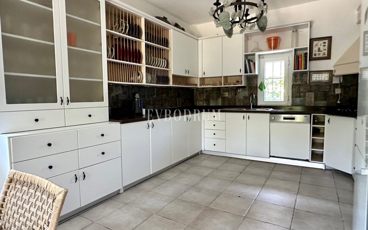 Türkbükü'nde Taş Ev, Misafir Evi ve Havuz