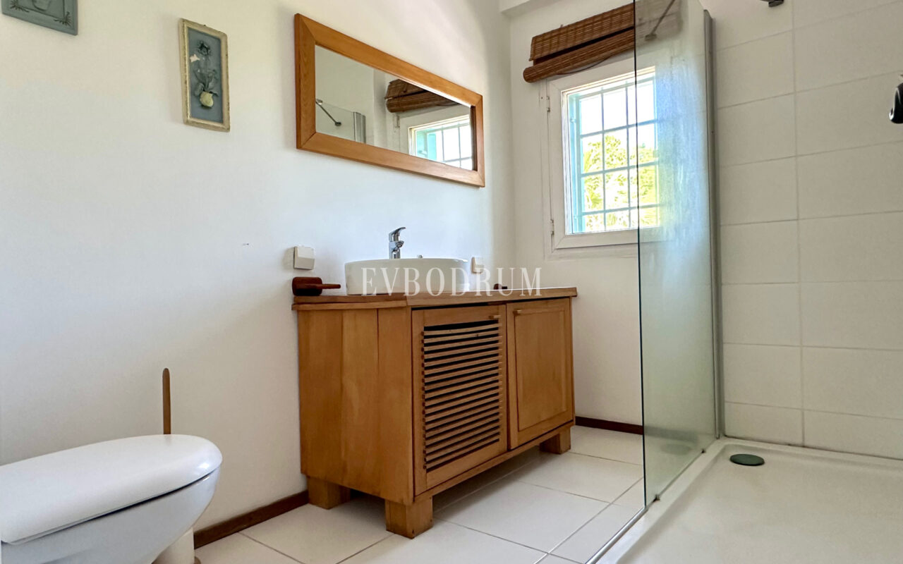 Türkbükü'nde Taş Ev, Misafir Evi ve Havuz