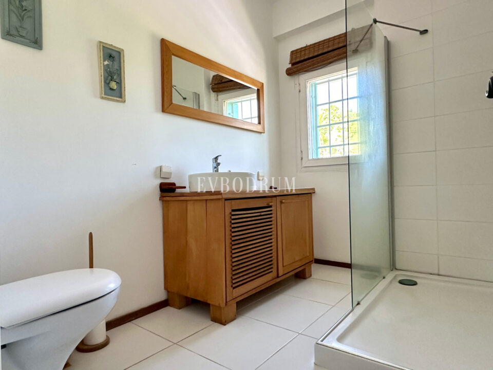 Türkbükü'nde Taş Ev, Misafir Evi ve Havuz – Stone House With Pool And Guest House In Turkbuku