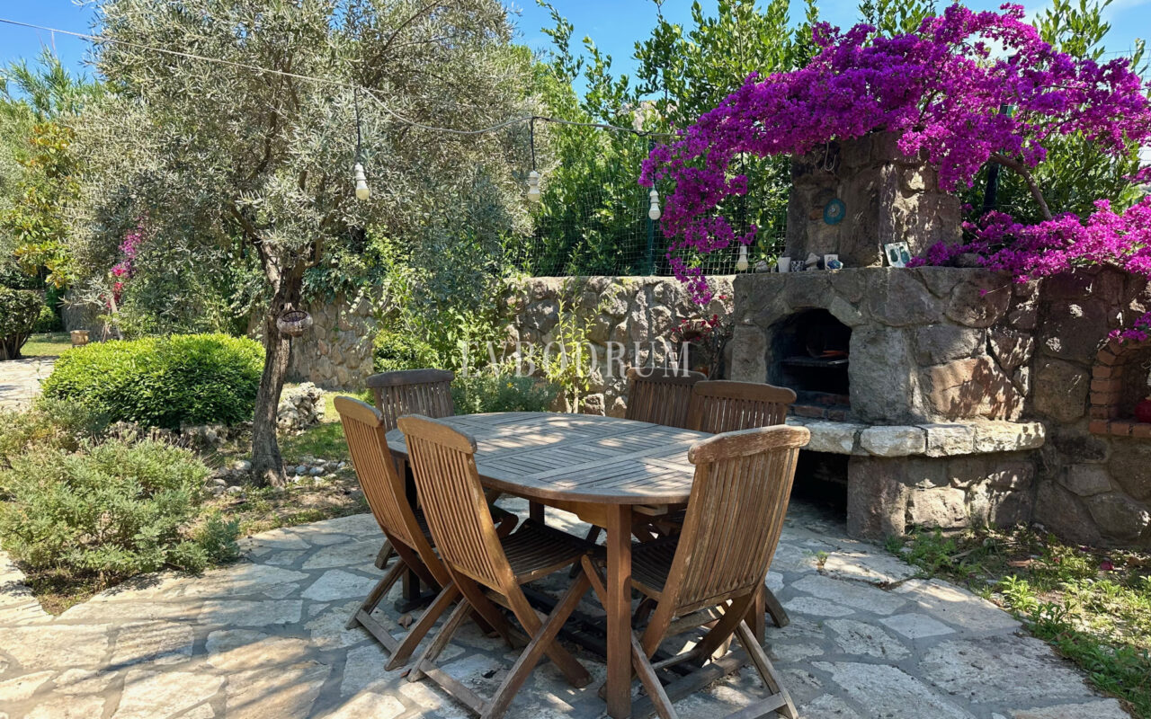 Türkbükü'nde Taş Ev, Misafir Evi ve Havuz