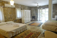 Türkbükü'nde Taş Ev, Misafir Evi ve Havuz