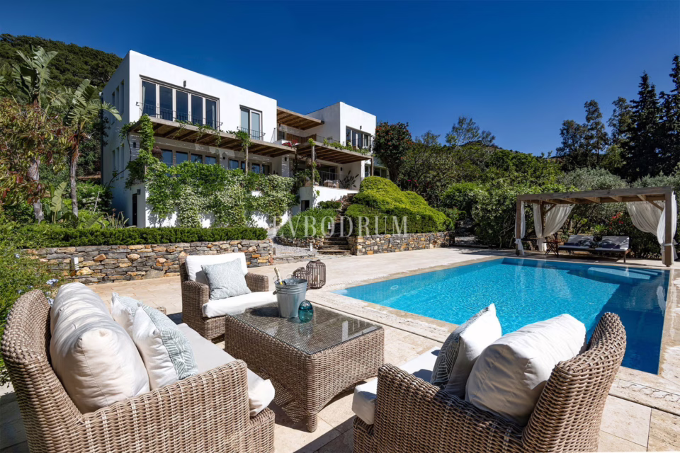 Aussergewöhnliche Villa und Gaestehaus mit grossem Land und Pool – Telsiz2