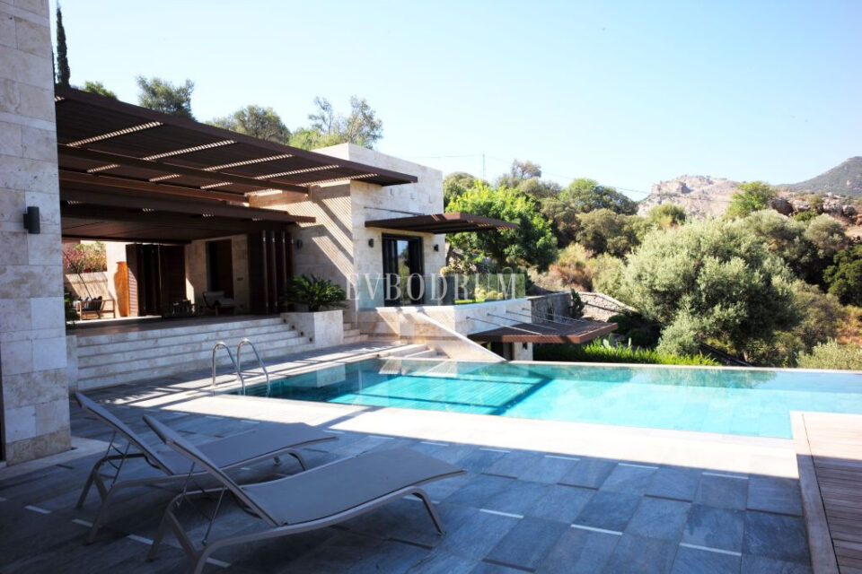 Yalikavak koyu manzarasına hakim malikane – Terrace To Pool