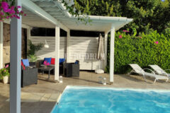 Bahçeli, özel havuzlu ve panoramik manzaralı villa