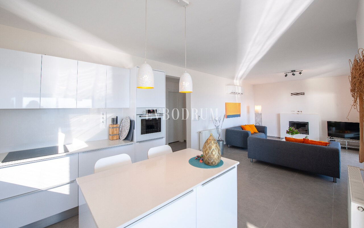 Bahçeli, özel havuzlu ve panoramik manzaralı villa