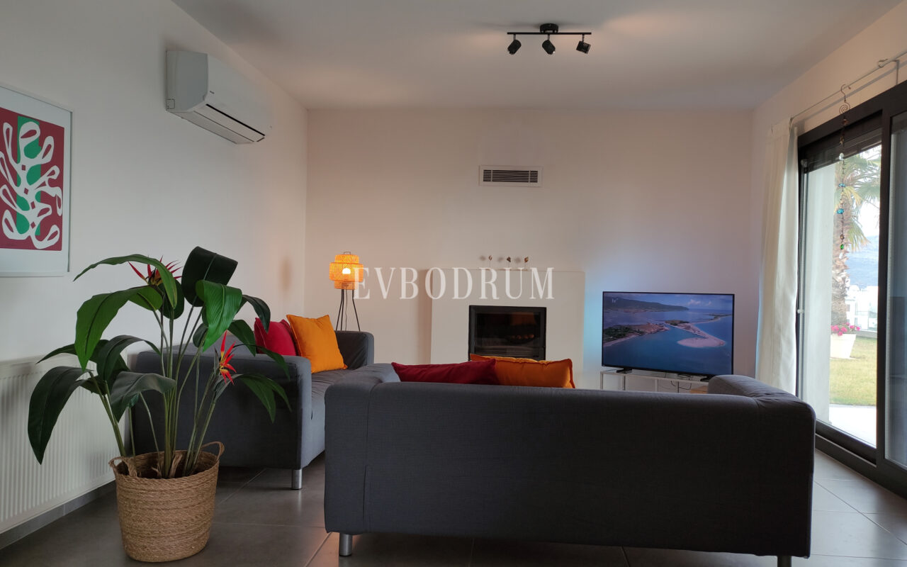 Bahçeli, özel havuzlu ve panoramik manzaralı villa