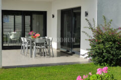 Bahçeli, özel havuzlu ve panoramik manzaralı villa