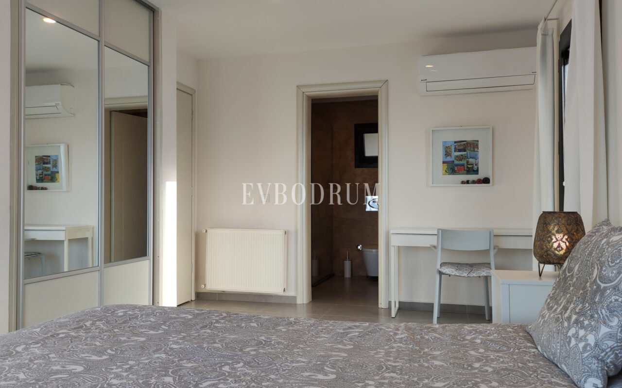 Bahçeli, özel havuzlu ve panoramik manzaralı villa