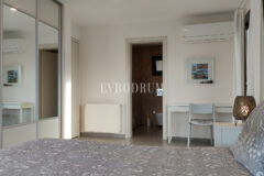 Bahçeli, özel havuzlu ve panoramik manzaralı villa