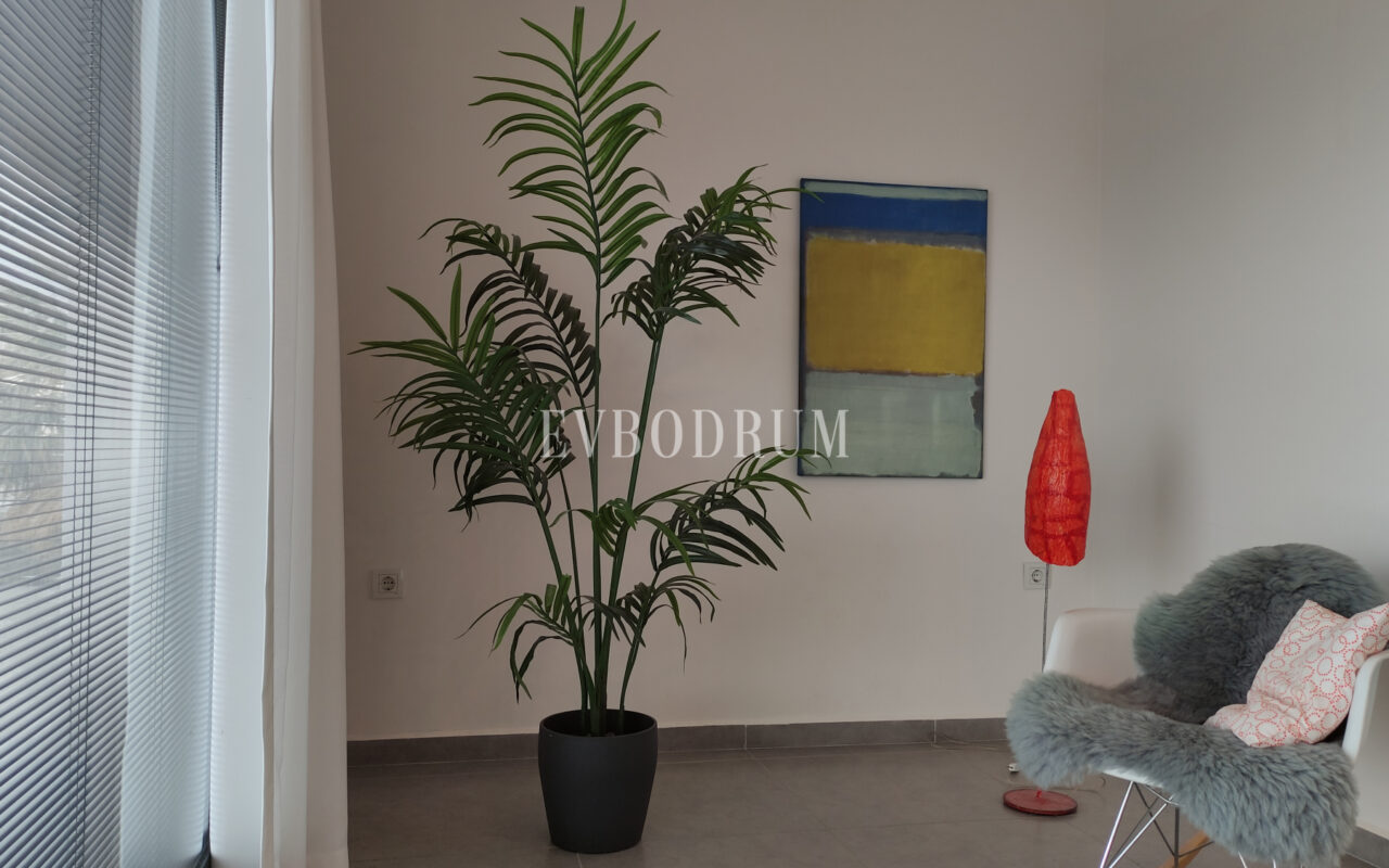 Bahçeli, özel havuzlu ve panoramik manzaralı villa