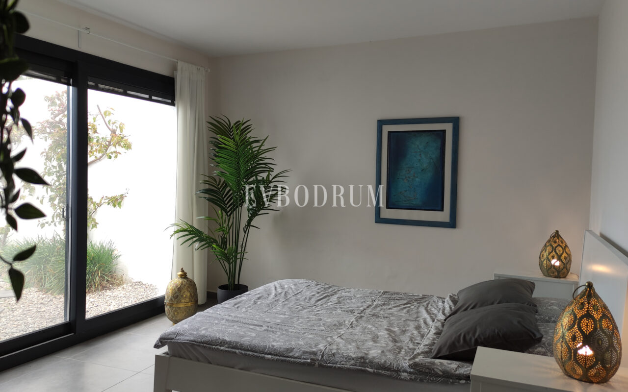 Bahçeli, özel havuzlu ve panoramik manzaralı villa