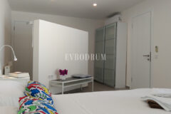 Bahçeli, özel havuzlu ve panoramik manzaralı villa