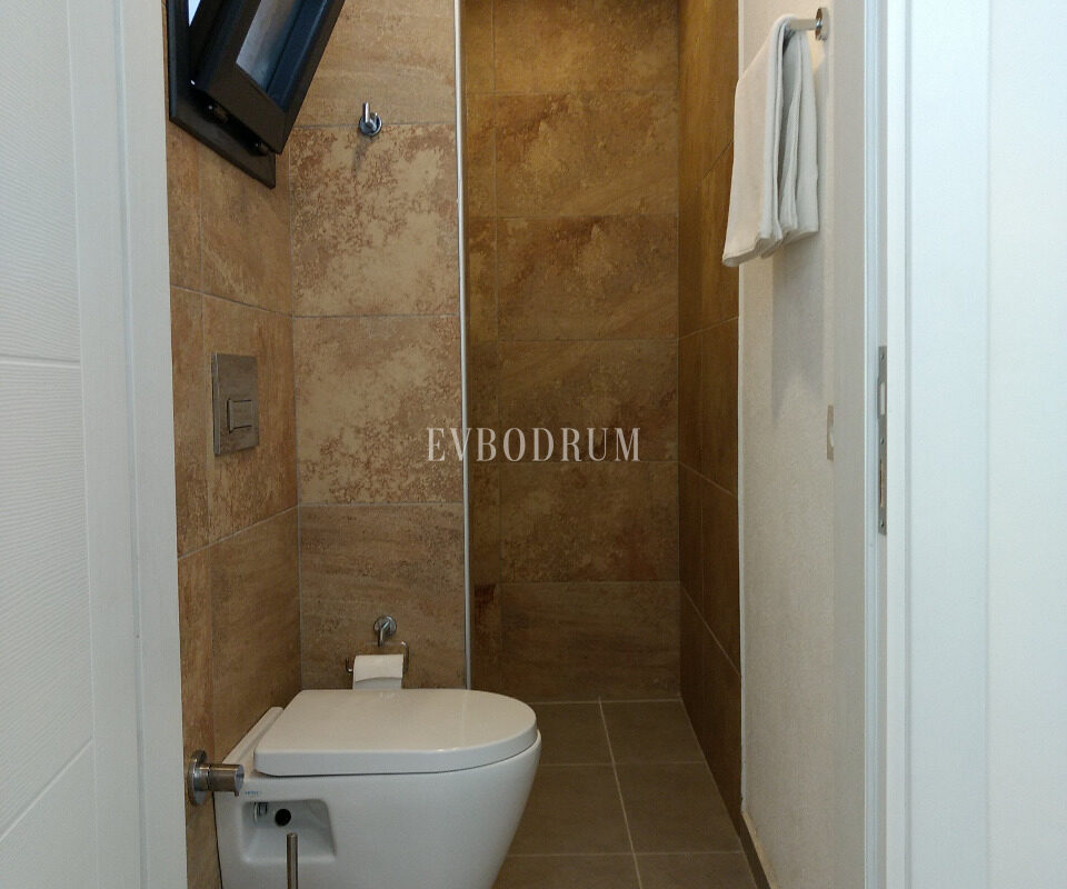 Bahçeli, özel havuzlu ve panoramik manzaralı villa